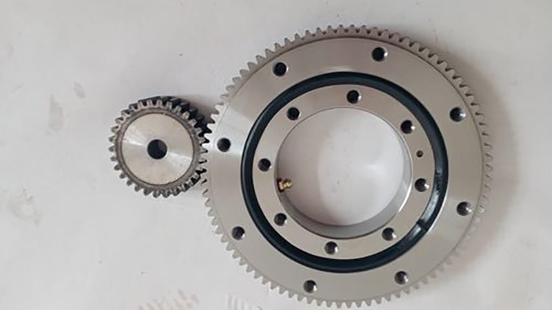 在选择进口工业轴承时，我们需要关注以下核心技术参数：